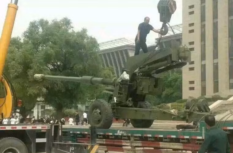 Nguồn tin cho Sina biết rằng, khẩu pháo 125mm này đạt tầm bắn 40km với các mục tiêu trên mặt đất.