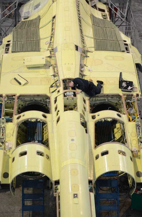 Su-34 được thiết kế để thực hiện các nhiệm vụ tấn công nhằm vào các mục tiêu trên không, mặt đất và trên biển (bao gồm cả các mục tiêu nhỏ và di động).