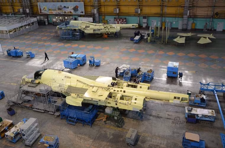 Khung thân chiếc cường kích Su-34 nhìn từ phía trên.