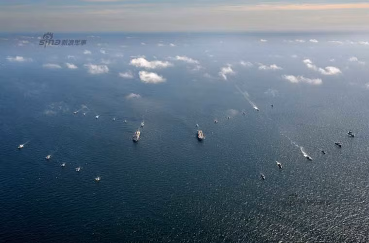 Đội hình tập trận hoành tráng của Hải quân NATO chụp từ trên không.