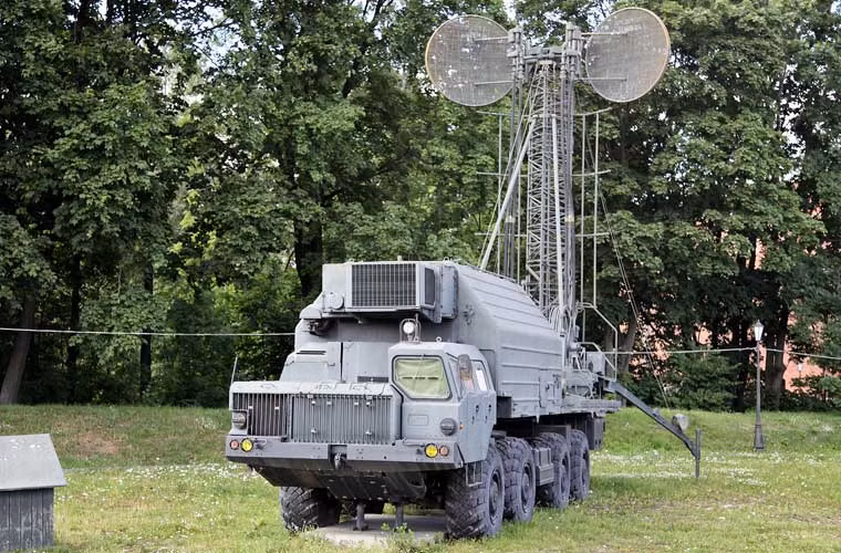 Xe trinh sát tín hiệu 15V75 của Topol.