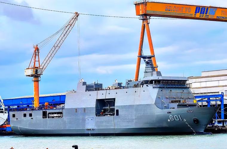 PT PAL xác nhận với báo giới rằng, tàu đổ bộ lớn BRP Tarlac của Hải quân Philippines sẽ trang bị pháo hạm 76mm cùng hai bệ pháo 25mm và có thể bổ sung thêm một cơ số súng máy 12,7mm.