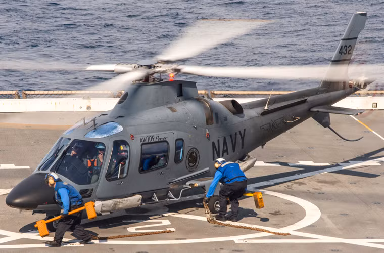 Đặc biệt, nó có khả năng chuyên chở và phục vụ cất hạ cánh cho hai trực thăng hạng trung cỡ 10 tấn. Khả năng cao Hải quân Philippines sẽ trang bị cho tàu đổ bộ BRP Tarlac hai trực thăng hải quân AW109 Power mà họ mới đưa vào sử dụng.