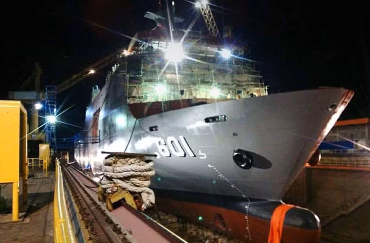 BRP Tarlac được trang bị hệ thống động lực kết hợp diesel gồm hai động cơ diesel MAN 9L28/32A sản sinh 3.000 mã lực/chiếc cho tốc độ 30km/h, tầm hoạt động 17.300km, dự trữ hành trình 30 ngày.