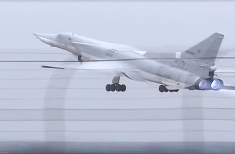 Máy bay Tu-22M3 bắt đầu hành trình đưa bom sang Syria “tặng” cho phiến quân IS.