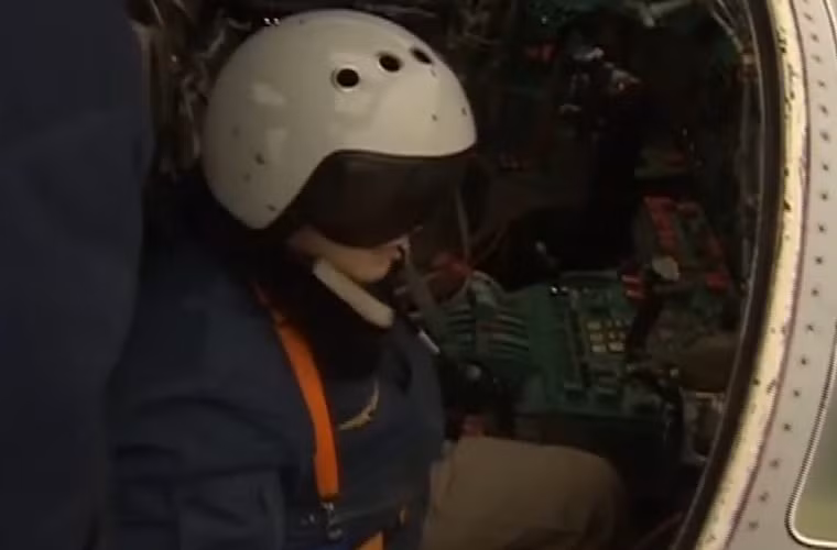 Phi công Tu-22M3 lên buồng lái.