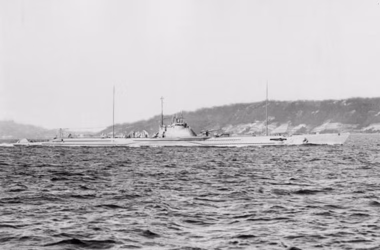 Nhưng vấn đề lại nảy sinh sau đó, đó là làm sao để đưa xe tăng Tiger I tới Nhật Bản khi mà thời kỳ này chưa có máy bay vận tải nào đủ sức chở cỗ tăng nặng tới 54 tấn vượt đại dương. Kể cả việc có tháo dời chúng ra thì cũng không có máy bay nào đủ tầm bay đó, chưa kể Đức - Nhật Bản đang là đối thủ với hầu hết quốc gia trên thế giới. Phương án vận chuyển bằng tàu chiến mặt nước cũng bị loại bỏ vì phe đồng minh kiểm soát hầu hết Địa Trung Hải, Đại Taay Dương. Giải pháp duy nhất lúc đó được đưa ra là dùng tàu ngầm dẫu cho đối mặt với không ít hiểm nguy.