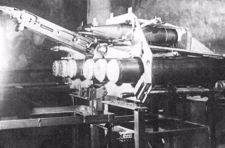 Pháo chính S-70 130mm cũng được trang bị công nghệ mới mẻ thời bấy giờ - hệ thống nạp đạn tự động cho tốc độ bắn đến 8 phát/phút (trong ảnh là bộ nạp đạn tự động của IS-7).