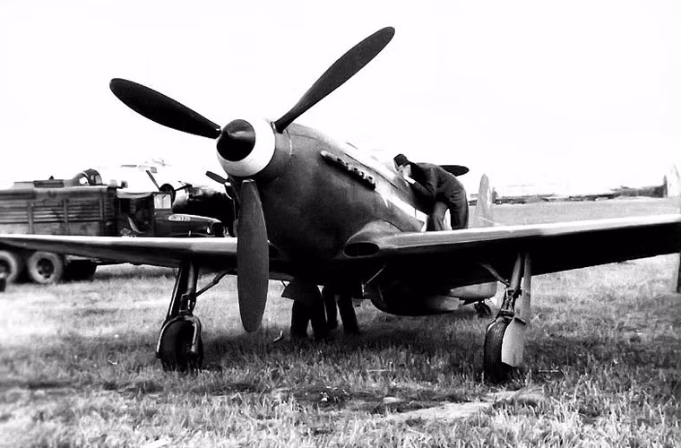 Bằng máy bay Yak-9, các phi công Liên Xô đã lập vô số chiến công hạ đo ván hàng trăm máy bay Đức bảo vệ đất mẹ. Người nắm giữ nhiều chiến thắng nhất trên Yak-9 là Trung úy A.I. Vybornov với 19 chiến thắng cùng 9 chiến thắng "chia sẻ" (cùng bắn hạ một máy bay với đồng đội).