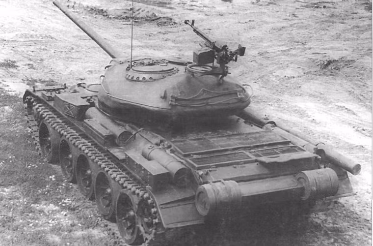 T-54-1 được sản xuất với số lượng nhỏ từ 1946-1948 phục vụ công tác thử nghiệm đánh giá. Nó được trang bị pháo chính D-10T 100mm không có bộ ổn định, hai súng máy SG-43 và động cơ diesel V-54.