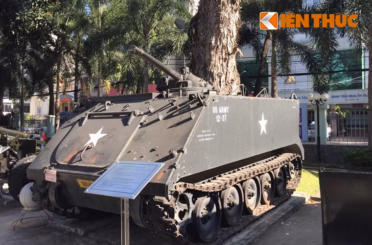 Trên khung gầm xe bọc thép M113, M132A1 được thiết kế với tháp pháo nhỏ đặt ở trung tâm thân xe lắp súng phun lửa M10-8 cùng với đại liên đồng trục 7,62mm M73. Tháp pháo có thể quay 360 độ và góc nâng hạ +55 đến -55 độ.