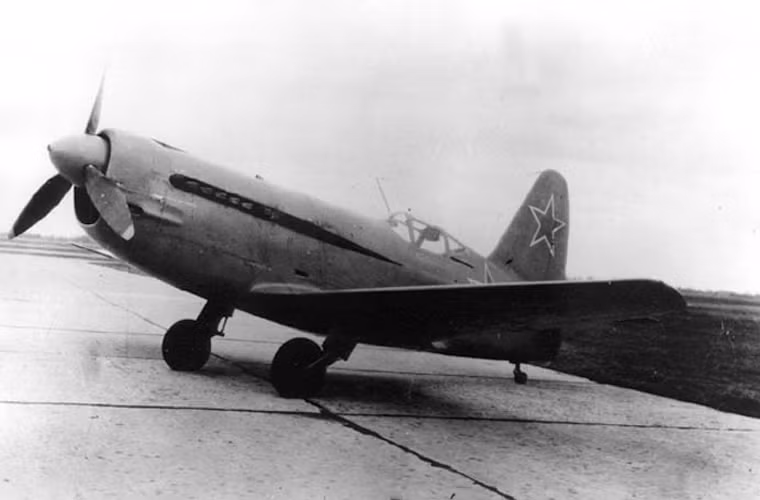 Nhìn bề ngoài, MiG I-250 tương tự các dòng tiêm kích động cơ dùng cánh quạt đẩy thời bấy giới với bố trí thân cánh theo qui ước thay vì là tiêm kích phản lực như Me 262.