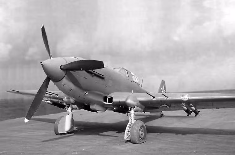 Tiếp nối sự thành công của Il-2, cuối CTTG 2, Iluyshin phát triển và thành công với máy bay cường kích Il-10 với số lượng chế tạo trong 10 năm (1944-1954) lên tới 6.166 chiếc (gồm cả 1.200 chiếc được chế tạo theo giấy phép ở Tiệp Khắc). Chiếc máy bay này có thể đạt tốc độ 551km/h, trang bị hai pháo 23mm hoặc 4 pháo 23mm, một pháo 20mm cùng bom và rocket.