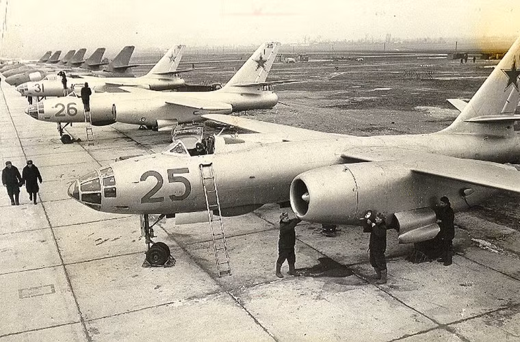 Tuy nhiên, Il-28 là thành công cuối cùng của Iluyshin trong lĩnh vực máy bay chiến đấu, các thiết kế sau này đều thất bại trước đối thủ tới từ MiG, Su, Yak, Tu.