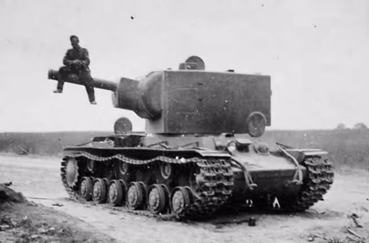 Tuy nhiên, sau KV-1 và KV-2, các thành viên của dòng họ xe tăng hạng nặng KV không còn giành được bất cứ vị trị lớn nào trong lực lượng xe tăng Hồng quân Liên Xô. Hãy cùng điểm qua một vài cái tên ít biết trong gia đình tăng KV.