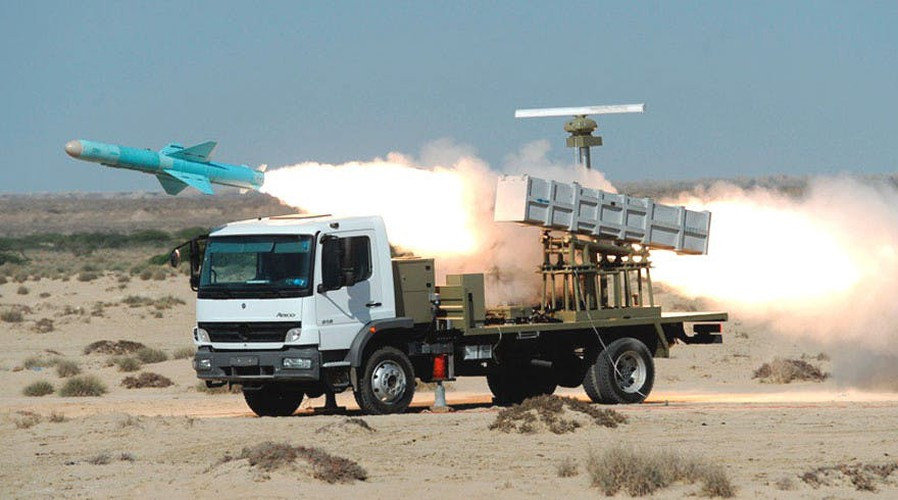 Theo nhận định từ các chuyên gia quân sự cũng như những nhà phân tích tình hình khu vực, với chiều rộng nhỏ của Eo biển Hormuz, các tổ hợp tên lửa của Iran sẽ dễ dàng giành quyền kiểm soát toàn bộ lối đi.