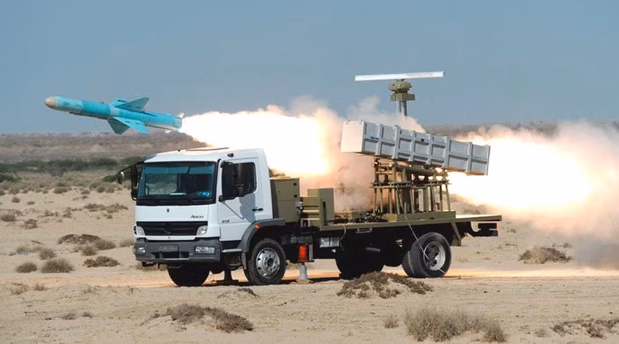 Theo nhận định từ các chuyên gia quân sự cũng như những nhà phân tích tình hình khu vực, với chiều rộng nhỏ của Eo biển Hormuz, các tổ hợp tên lửa của Iran sẽ dễ dàng giành quyền kiểm soát toàn bộ lối đi.