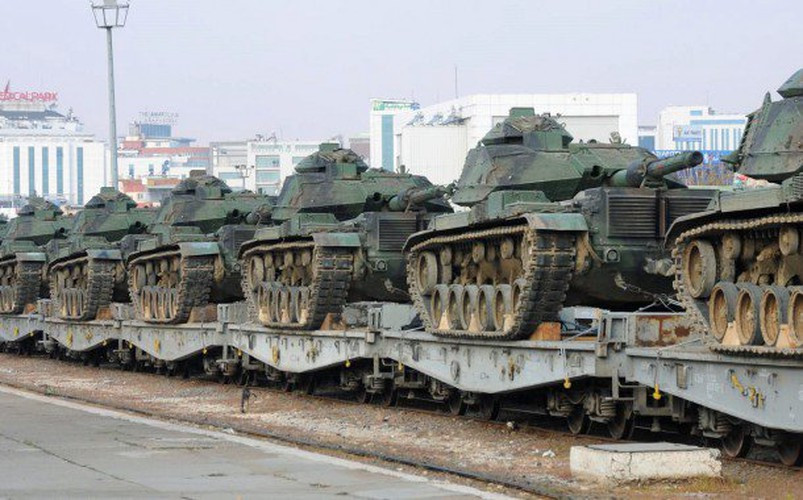 Kíp chiến đấu của Sabra bao gồm bốn người: lái xe, chỉ huy trưởng, xạ thủ và người nạp đạn.