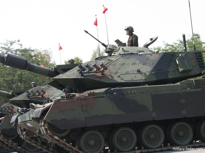 M60T Sabra Mk III có trọng lượng chiến đấu 55 tấn, chiều dài xe (kể cả nòng súng hướng về phía trước) 9,4 m, chiều rộng khi chưa lắp vỏ giáp 3,63 m, chiều cao 3,05 m.