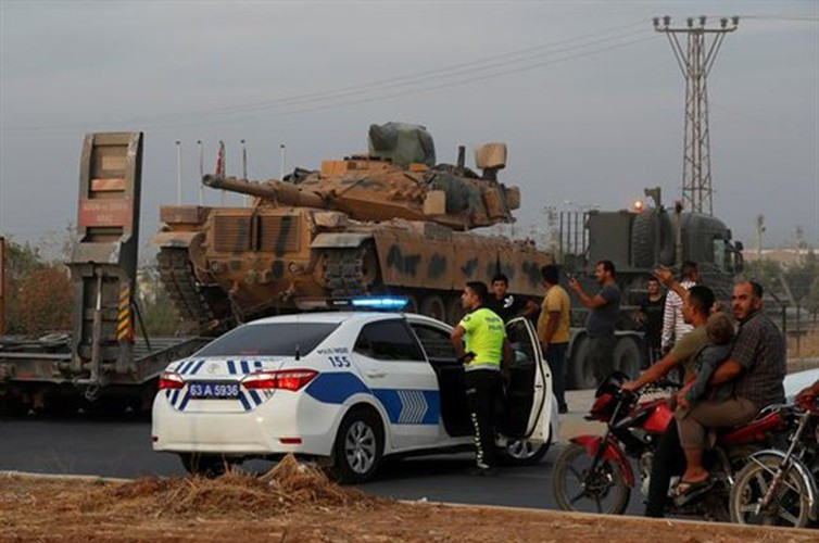 Cùng với việc Thổ Nhĩ Kỳ dồn vũ khí hạng nặng vào Idlib, lực lượng Quân đội chính phủ Syria (SAA) cũng có hành động tương tự. Động thái này cho thấy một cuộc chiến lớn có nguy cơ bùng phát tại Idlib trong vài ngày tới.