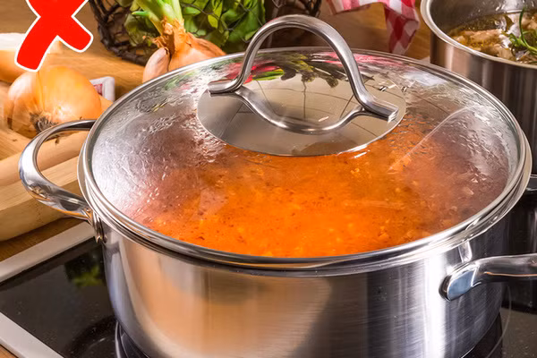 Nau an tai nha mua dich, dung mac phai 7 sai lam gay hai suc khoe-Hinh-2