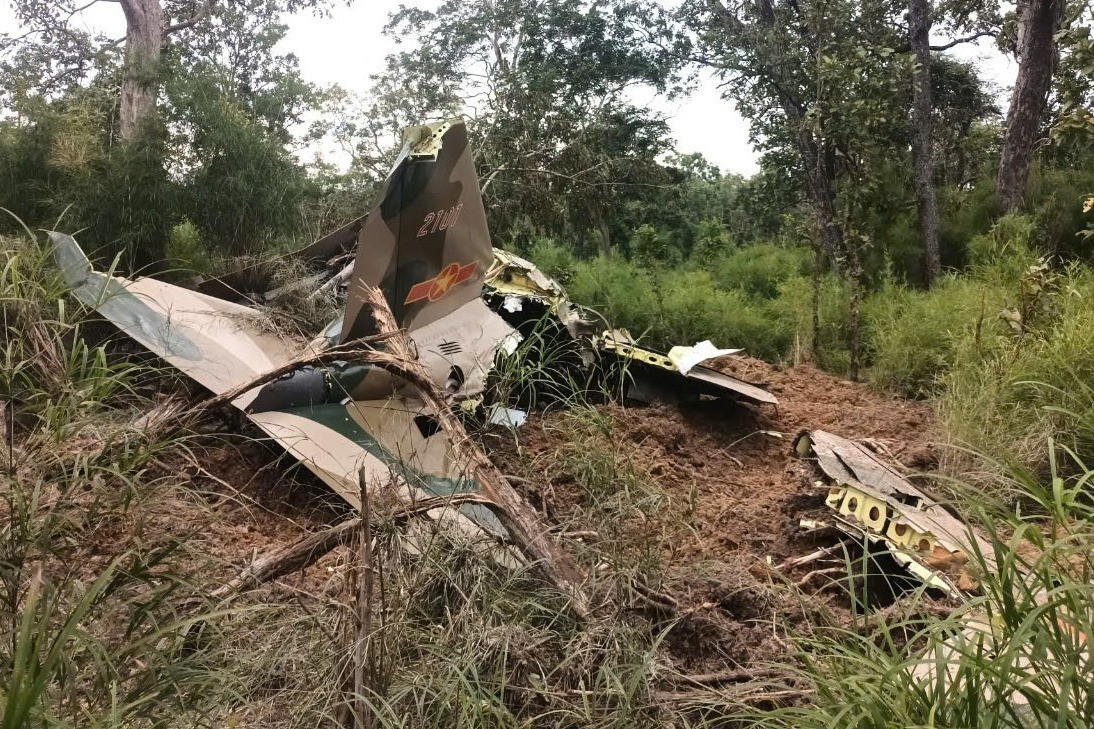 Trước đó, ngày 7/11, Bộ Chỉ huy quân sự tỉnh Đắk Lắk đã nhận được thông tin từ Trung đoàn 940, thông báo về việc máy bay huấn luyện YAK-130 nghi rơi ở địa phận tỉnh Đắk Lắk.