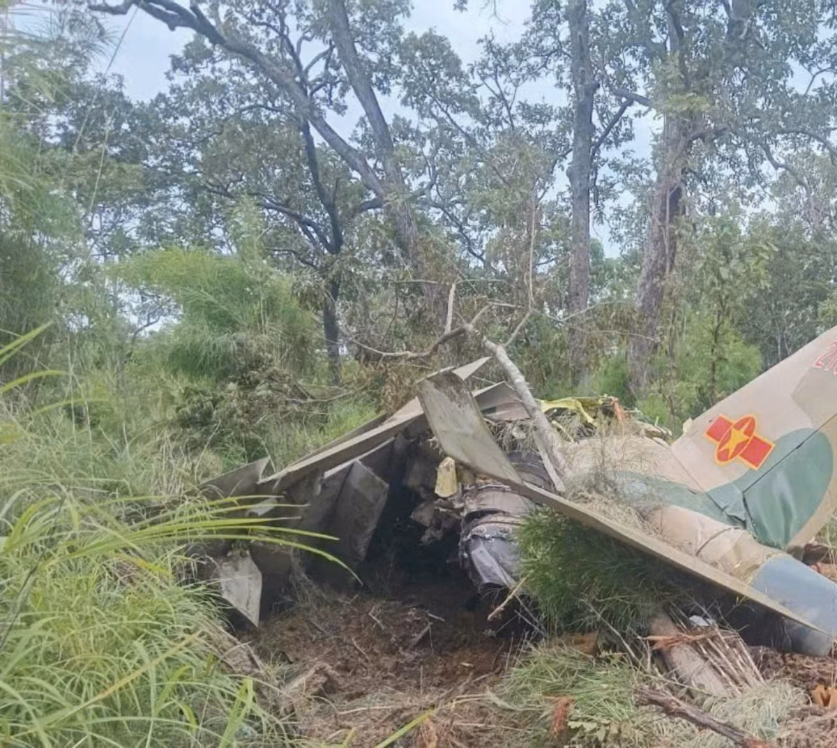 Hien truong tim thay may bay Yak-130 roi o Dak Lak-Hinh-2