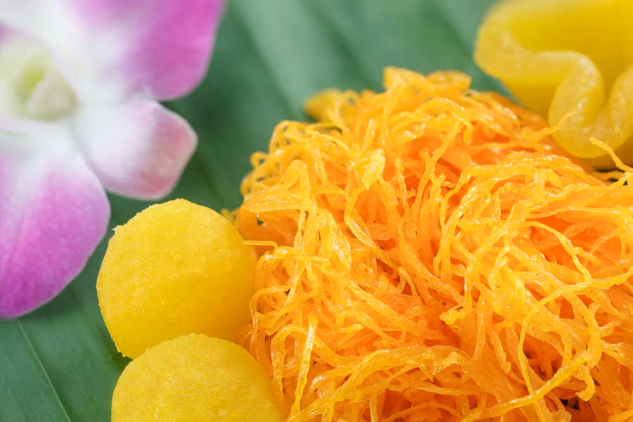 Độ béo của lòng đỏ trứng phảng phất cùng hương thơm hoa hồng nồng nàn khiến thực khách say mê ngay từ lần đầu thưởng thức. Ảnh: Foi Thong.