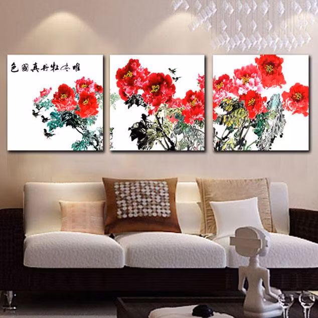 Khi treo tranh mẫu đơn trong phòng khách, bạn phải chú ý đến hướng. Tranh mẫu đơn thích hợp nhất đặt ở hướng Bắc hoặc hướng Nam của phòng khách. Ảnh: DHgate.