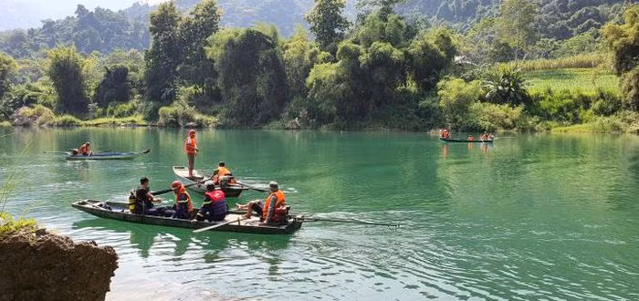  Tìm thấy thi thể 4 học sinh mất tích ở hồ thủy điện: Ngày 9/10, Cơ quan chức năng tỉnh Hà Giang cho hay, 4 học sinh mất tích tại hồ thủy điện thuộc thôn Bó Củng, thị trấn Yên Phú, huyện Bắc Mê (tỉnh Hà Giang) đã được tìm thấy. Như đã thông tin, vụ lật thuyền xảy ra vào khoảng 22h20 phút, ngày 5/10 khiến 4 học sinh mất tích khi sang nhà bạn để gặt lúa. 