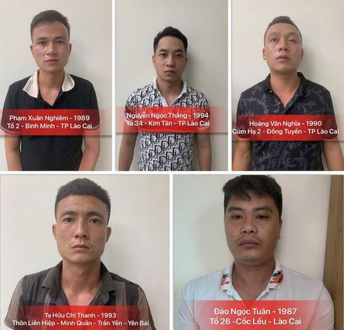  Nhóm thanh niên mở "đại tiệc ma túy" trong khách sạn cao cấp: Các đối tượng tham gia "đại tiệc ma túy" phần lớn là chủ gara ô tô, chủ nhà hàng, nhân viên… Để tránh sự phát hiện của cơ quan chức năng, các đối tượng đã tìm đến các khách sạn cao cấp; những nơi kín đáo, an toàn và tổ chức sử dụng về ban đêm. Ngày 7/10, Công an TP Lào Cai cho biết, vừa bắt tạm giam nhóm đối tượng này.