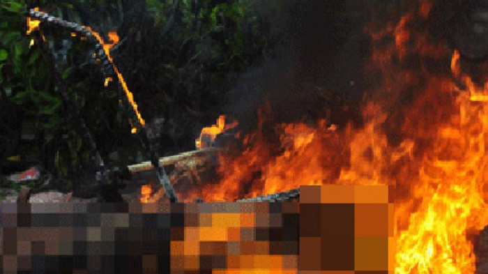  Hai vợ chồng chết cháy bất thường: Ngày 4/10, Công an tỉnh Cà Mau đang làm rõ nguyên nhân chết cháy của vợ chồng ông H.T.M. (53 tuổi) và bà N.T.L.A. (46 tuổi, ngụ xã Phú Thuận, huyện Phú Tân). Trưa 3/10, con trai ông M. không thấy cha, mẹ về nhà nên đi tìm thì tá hỏa khi phát hiện cha mẹ đã chết cháy thi thể không còn nguyên vẹn. 