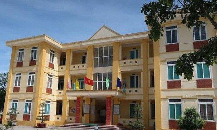  Bắt giam Chủ tịch xã và cán bộ địa chính: Ngày 5/10, Công an huyện Nghi Lộc (Nghệ An) đã bắt tạm giam ông Nguyễn Đình Hải (56 tuổi), nguyên Chủ tịch xã Nghi Phong và Nguyễn Hồng Đức (43 tuổi), cán bộ địa chính xã Nghi Phong để điều tra về sai phạm đất đai dẫn đến việc cơ quan có thẩm quyền cấp 1 thửa đất tái định cư 300m2 không đúng đối tượng, gây thiệt hại nghiêm trọng đến tài sản của Nhà nước. 