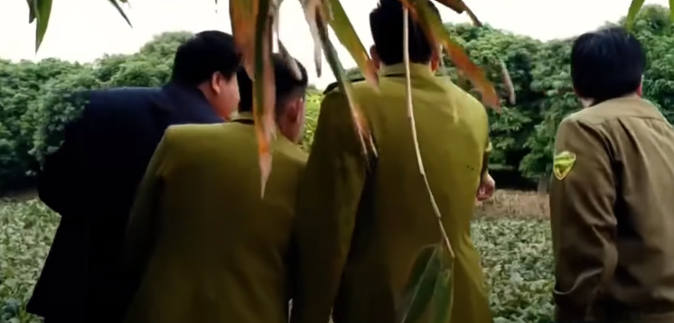 Nhận thấy có dấu hiệu vụ án hình sự, lực lượng Cảnh sát hình sự và Phòng Kỹ thuật hình sự, Công an tỉnh Hải Dương nhanh chóng có mặt. Nghĩ ngay đến vụ tìm người mất tích, Công an mời thân nhân anh Tâm đến nhận dạng và người nhà xác định đó chính là anh Nguyễn Xuân Tân.