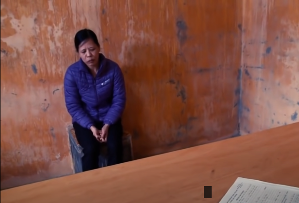 Mến thu gom tài sản của nạn nhân gồm điện thoại, ví da, dép, mũ bảo hiểm đem ra sông vứt bỏ, còn xe máy và giấy tờ xe thì Duy mang lên Hà Nội nhờ bán lấy tiền. Mẹ con Duy một mực nhận tội nặng hơn về phần mình, khiến CQĐT rất vất vả để làm rõ hành vi từng đối tượng. Công an tỉnh Hải Dương đã khởi tố Nguyễn Thị Mến và Mạc Văn Duy về tội giết người, cướp tài sản và đánh bạc. 