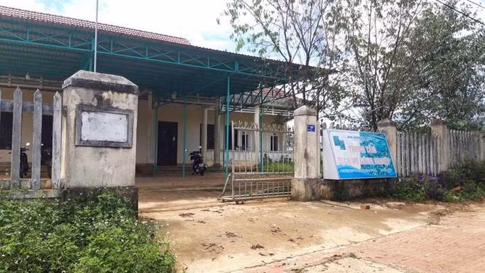  Kỷ luật giám đốc "quan hệ bất chính" với nữ nhân viên: Ngày 6/10, Ủy ban Kiểm tra Huyện ủy Kon Plông, tỉnh Kon Tum cho biết đã kỷ luật với hình thức cảnh cáo đối với ông Phan Ngọc Vinh, Giám đốc Trung tâm Dịch vụ nông nghiệp huyện Kon Plông. Ông Vinh quan hệ bất chính với nữ nhân viên đã có chồng nhưng không đủ dấu hiệu của tội Vi phạm chế độ một vợ, một chồng.