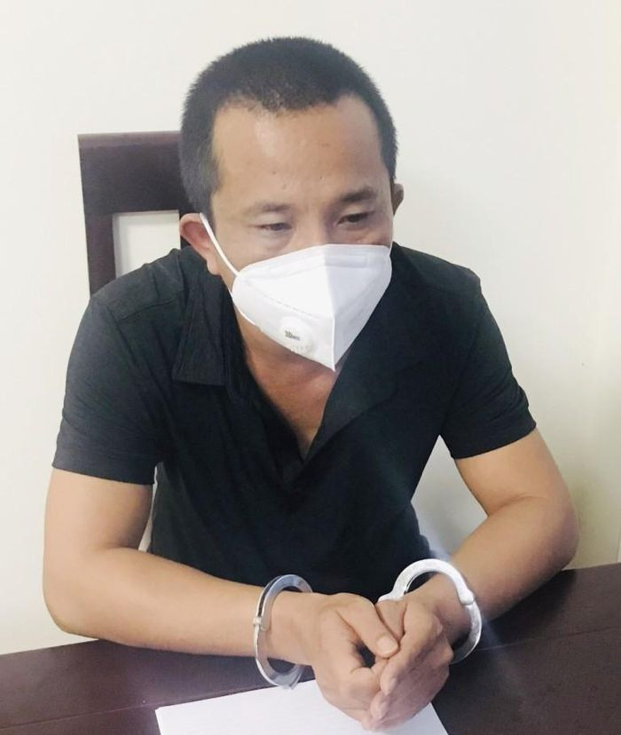  Đối tượng cầm đầu sới bạc 'khủng' ở Nghệ An ra đầu thú: Ngày 7/10, Công an tỉnh Nghệ An cho biết, sau khi bỏ trốn, chiều 6/10, Nguyễn Văn Đồng (SN 1980, trú huyện Đô Lương) đã đến Phòng Cảnh sát hình sự để đầu thú, thừa nhận toàn bộ hành vi phạm tội. Đồng được xác định là đối tượng cầm đầu, điều hành 1 sới bạc quy mô lớn trên địa bàn huyện Đô Lương vừa bị Công an triệt phá.