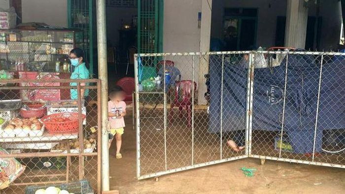  Bé gái lớp 1 bị giật điện thoại khi học online: Sáng 7/10, tại thị trấn Ngãi Giao, huyện Châu Đức, tỉnh Bà Rịa - Vũng Tàu, một bé gái đang ngồi học online ở nhà ông bà ngoại thì một nam thanh niên đẩy cửa cổng lẻn vào giật điện thoại từ tay cháu bé rồi bỏ trốn. Hiện vụ việc đang được Công an thị trấn Ngãi Giao điều tra, làm rõ. 