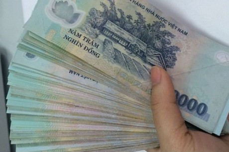  Giả danh "Chủ tịch Hội đồng quản trị" lừa đảo: Cao Văn Thành (46 tuổi, trú huyện Bình Sơn,Quảng Ngãi) lên mạng làm 1 giấy đăng ký doanh nghiệp cổ phần giả do mình làm chủ rồi tiếp cận một số người và giới thiệu là Chủ tịch Hội đồng quản trị Công ty lừa đảo chiếm đoạt tài sản của nạn nhân 430 triệu đồng. Ngày 8/10, Công an huyện Bình Sơn cho biết, vừa khởi tố bắt tạm giam Thành.