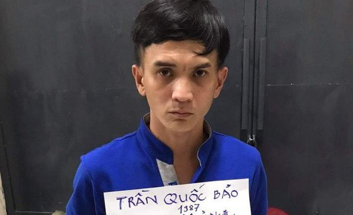  Trộm xe SH khi TP HCM vừa nới lỏng giãn cách: Sau khi TP.HCM nới lỏng giãn cách được 5 ngày, Trần Quốc Bảo (34 tuổi, ngụ quận Bình Thạnh) cầm theo đồ nghề đi bẻ khóa xe máy SH ở quận Bình Thạnh rồi mang về nhà cất giấu. Ngày 8/10, Công an quận 12 cho biết, đang tạm giữ Bảo để điều tra. 