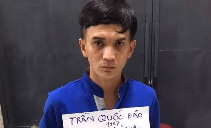  Trộm xe SH khi TP HCM vừa nới lỏng giãn cách: Sau khi TP.HCM nới lỏng giãn cách được 5 ngày, Trần Quốc Bảo (34 tuổi, ngụ quận Bình Thạnh) cầm theo đồ nghề đi bẻ khóa xe máy SH ở quận Bình Thạnh rồi mang về nhà cất giấu. Ngày 8/10, Công an quận 12 cho biết, đang tạm giữ Bảo để điều tra. 