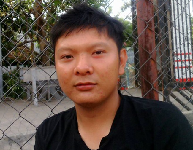 Biết chuyện con gái bị xâm hại, gia đình trình báo cho Công an tỉnh Hà Tĩnh để truy tìm tài xế “yêu râu xanh”. Vì vậy, ngày 15/12/2016, Công an tỉnh Hà Tĩnh đã ra quyết định khởi tố bổ sung thêm tội dâm ô trẻ em đối với Tiến.