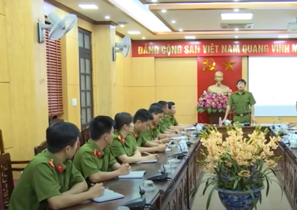 Dưới sự chỉ đạo sát sao của Ban giám đốc Công an tỉnh, Công an TP Hà Tĩnh, Phòng Cảnh sát hình sự phối hợp với các đơn vị nghiệp vụ đã khoanh vùng, xác định đối tượng điều khiển xe taxi chở chị Oanh đi lễ và mất liên lạc sau đó.