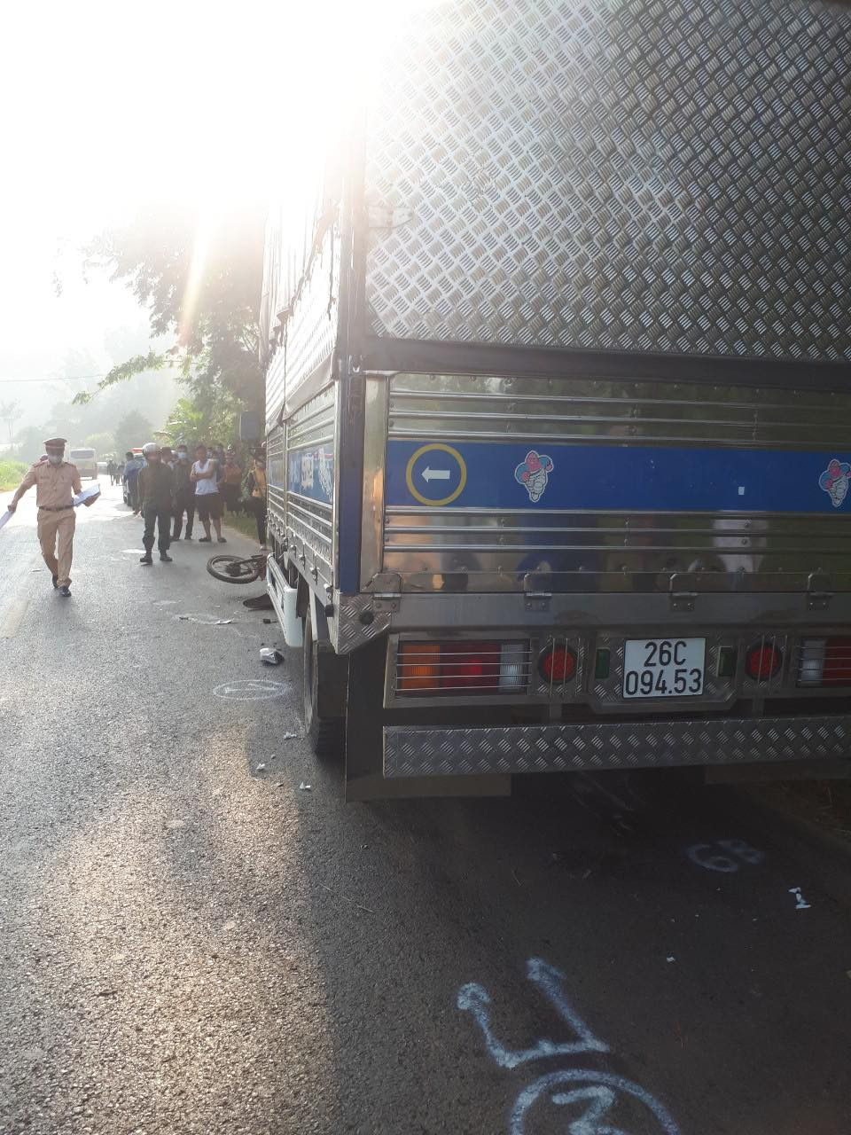 Hậu quả vụ va chạm khiến 1 người chết, 2 người bị thương nặng, 2 xe máy hư hỏng nặng. 