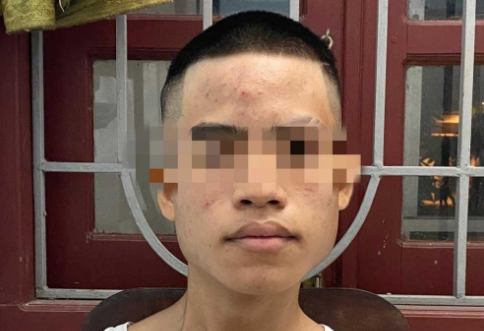  Nam thiếu niên 14 tuổi cướp tài sản của nữ tài xế xe ôm: Phạm Tiến Thành (SN2007, ở huyện Yên Dũng, Bắc Giang) do thiếu tiền tiêu xài nên đã yêu cầu chị Bùi Thị Thư (SN 1988, ở Thái Bình) chở mình đến khu vực vắng người qua lại. Sau đó, Thành dùng dao cướp uy hiếp cướp tài sản của nạn nhân. Ngày 3/10, Công an huyện Yên Dũng cho biết, đang tạm giữ Thành để điều tra, làm rõ. 