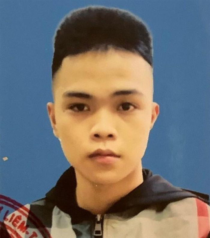  Truy nã kẻ côn đồ dùng hung khí chém người trọng thương: Ngày 3/10, Công an quận Nam Từ Liêm (Hà Nội) cho biết, đang truy nã bị can Trần Công Danh (SN 2003, trú huyện Chư Sê, tỉnh Gia Lai - đối tượng dùng tuýp sắt gắn dao nhọn chém người trọng thương, về tội "Cố ý gây thương tích". 