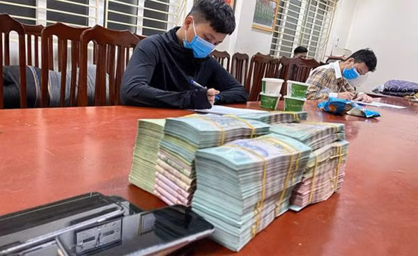 Hành trình xây đế chế cờ bạc của ông trùm 9x bỏ học ở Hà Nội Hanh trinh xay de che co bac cua ong trum 9x bo hoc o Ha Noi