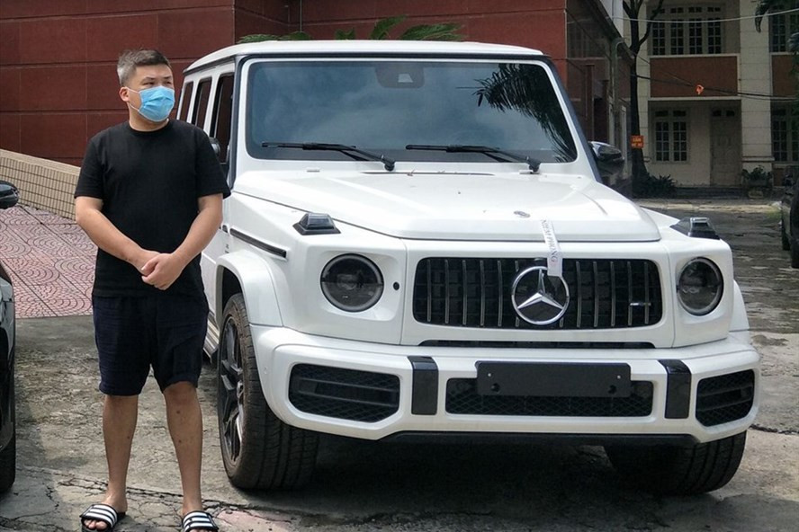 Ngoài ra, Thành cũng khai nhận toàn bộ số tiền thu lời được, Thành đầu tư hết vào mua "siêu xe". Với chiếc Mercedes-Benz AMG G63 có giá khoảng 12 tỷ đồng (dưới hình thức trả góp), Thành đã trả được 90% giá trị xe.