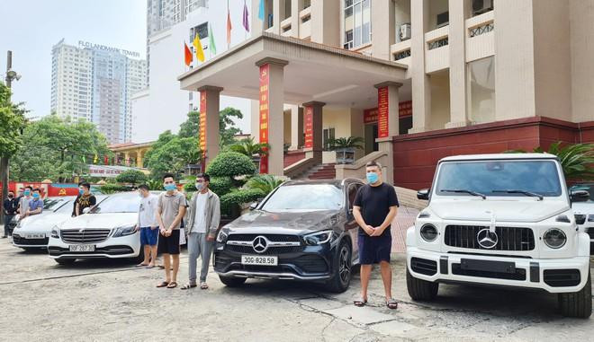 Sau khi bị bắt, Thành khai ban đầu nhóm chỉ kiếm được dưới 100 triệu đồng/tháng. Nhưng từ tháng 6/8/2021, doanh thu từ game bài tăng đột biến, lên tới gần chục tỷ đồng/tháng. Cơ quan công an cũng xác định, 2 game bài do các đối tượng tạo ra đã thu hút hơn 6 triệu tài khoản tham gia đánh bạc, ước tính số tiền giao dịch lên tới khoảng 1.500 tỷ đồng.