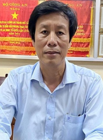  Tiếp tục đình chỉ công tác Giám đốc Sở Y tế TP Cần Thơ: Ngày 5/10, UBND TP Cần Thơ cho biết, vừa quyết định tiếp tục đình chỉ công tác 90 ngày đối với ông Cao Minh Chu, Giám đốc Sở Y tế. Ông Chu bị đình chỉ công tác để điều tra liên quan đến sai phạm trong việc đấu thầu. 